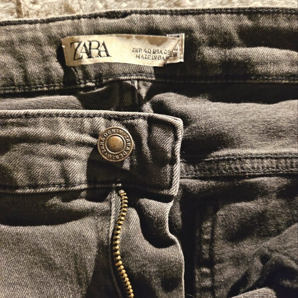 💙 Zara Sz8 black distressed skinny jeans (#18) *Callout